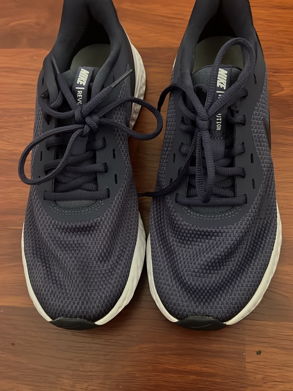Nike Men's Black and White Athletic Running Shoes